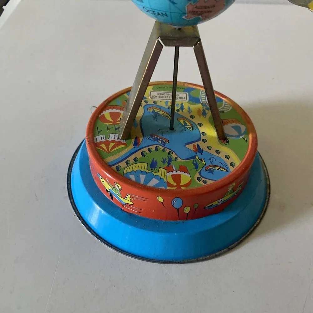 Vintage Retro Wind-Up Tin Metal Toy Universal Planes Fly Around Globe